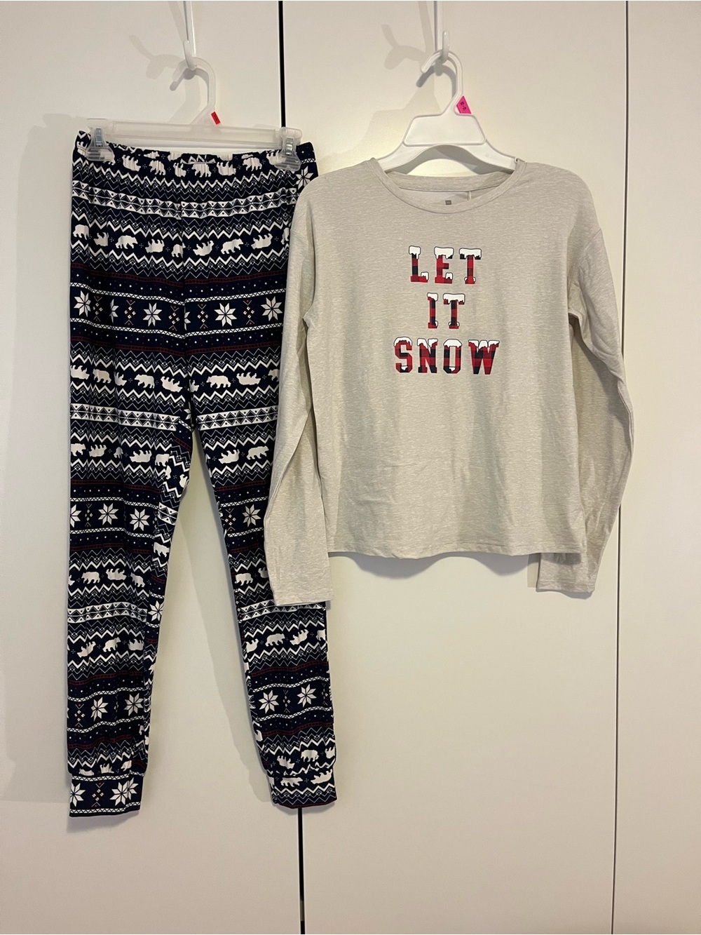 Tag Women’s 'Let It Snow' Pajama Set in Gray and Black Nordic Print